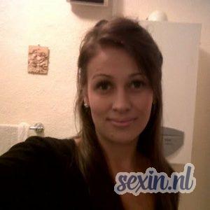 Aantrekkelijke jonge vrouw zoekt sexdate in Arnhem