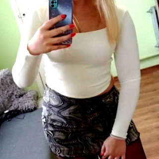 Geile meid zoekt online seks contact in Sleen
