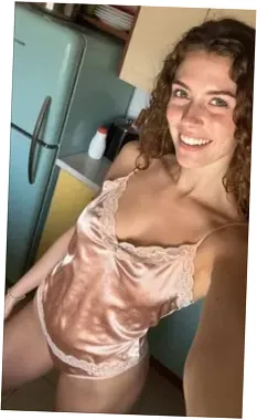 Stoute meid wil haar eerste trio ervaren